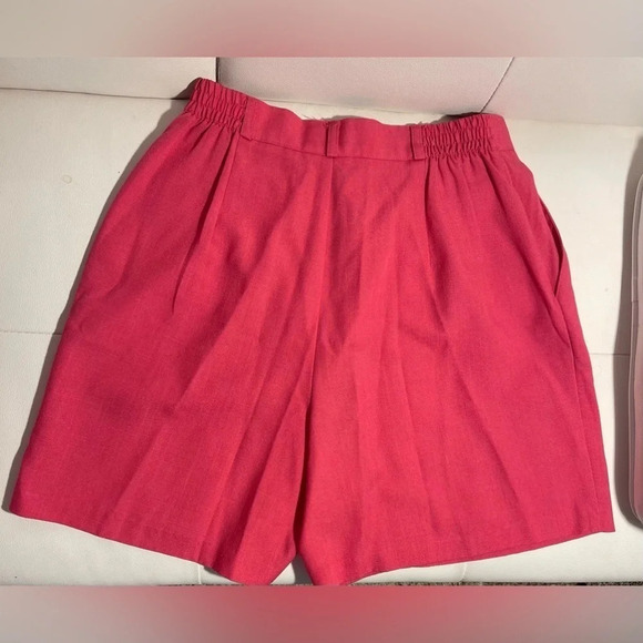 Petite sophisticate linen blend pink shorts with pockets. - Picture 5 of 6